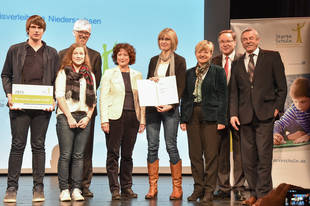 Preisverleihung "Starke Schule" am 11.02.2015 in Hannover mit der nieders. Kultusministerin Frauke Heiligenstadt Gruppenbild von der Preisverleihung "Starke Schule. Deutschlands beste Schulen, die zur Ausbildungsreife führen" am 11.02.2015 in Hannover mit der niedersächsischen Kultusministerin Frau Heiligenstadt.
