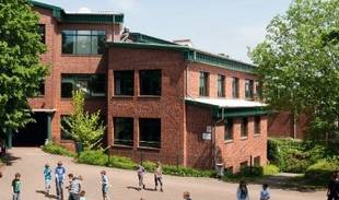 Schulansicht von vorne Schulansicht von vorne